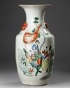 LARGE CHINESE FAMILLE ROSE VASE, 19TH / 20TH CENTURY