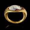 A ROMAN RING WITH A CAMEO OF A DOG, 1ST CENTURY AD