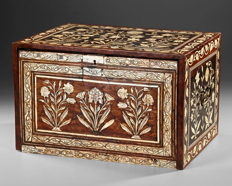 AN INDO-PORTUGUESE BONE INLAID BOX, PROBABLY GOA, INDIA, 16TH-17TH CENTURY