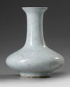 A CHINESE CELADON CRACKLE-GLAZED VASE, 18TH-19TH CENTURY