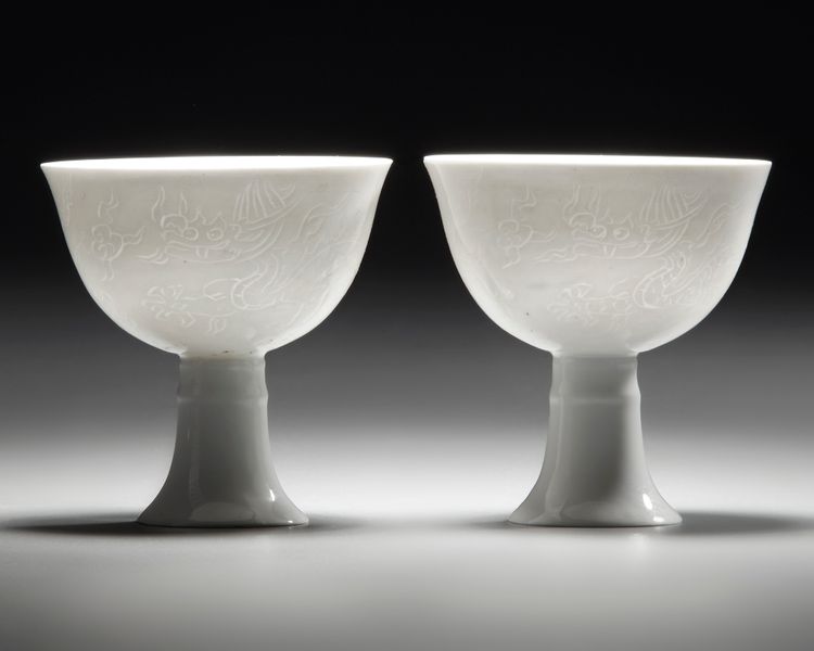 A PAIR OF CHINESE WHITE-GLAZED DRAGONS STEM CUPS, 20TH CENTURY