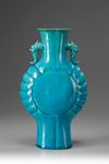 A LARGE TURQUOISE GLAZED VASE, 18TH CENTURY