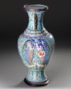 A LARGE CHINESE CLOISONNÉ ENAMEL VASE, 18TH CENTURY