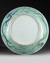 A CHINESE FAMILLE VERTE 'DRAGON' CHARGER, QING DYNASTY (1644-1911)