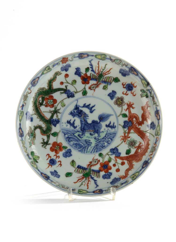 A Chinese wucai 'dragon and phoenix' dish