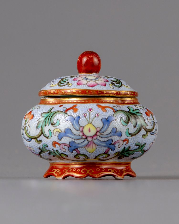 A small famille rose pot and cover