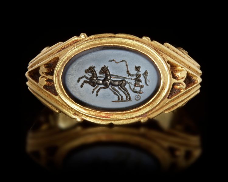 A LATE ROMAN STYLE RING  WITH AN INTAGLIO INLAY, PROBABLY MODERN