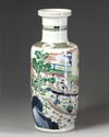 A CHINESE FAMILLE VERTE ROULEAU VASE, 19TH-20TH CENTURY