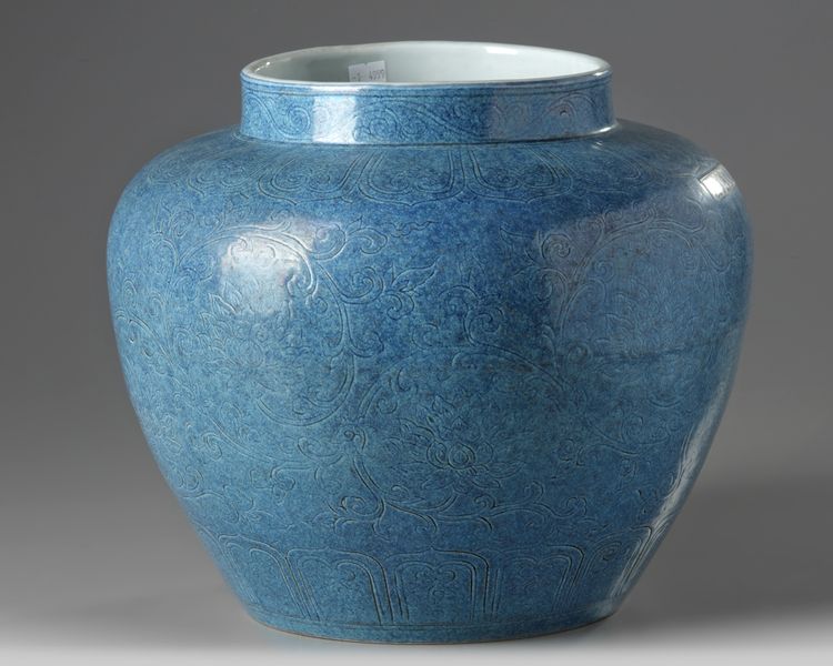 A Chinese robin’s egg-glazed incised 'lotus' jar