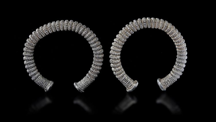 A PAIR OF SILVER BRACELETS, CLASSICAL GREEK PERIOD, 4TH CENTURY BC