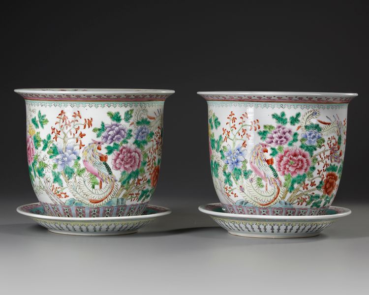 A PAIR OF CHINESE FAMILLE ROSE POTS ON STANDS, 19TH-20TH CENTURY