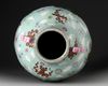 A  LARGE CHINESE FAMILLE ROSE VASE, 19TH CENTURY