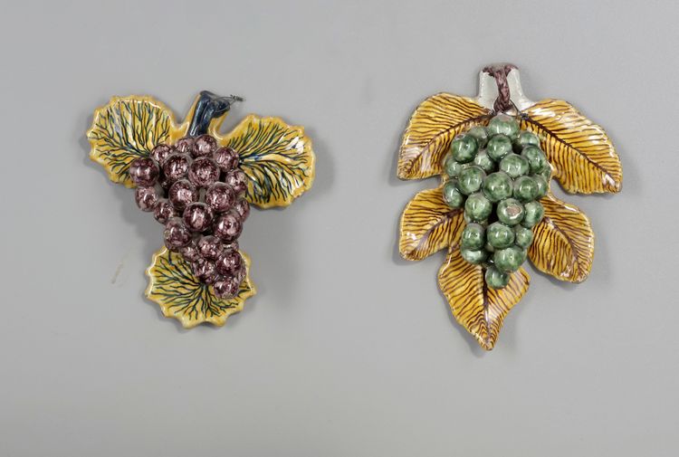 A PAIR OF DELFT MODELS OF GRAPES, 2ND HALF OF 18TH CENTURY