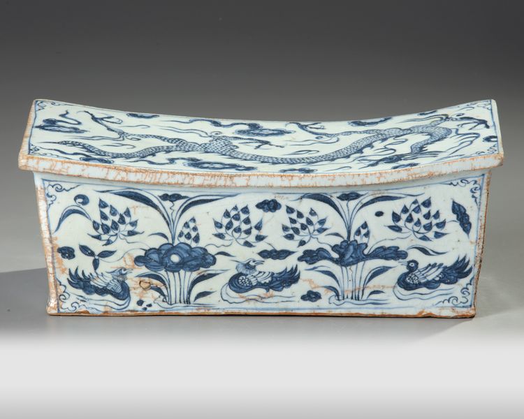 A CHINESE RECTANGULAR BLUE AND WHITE PILLOW, QING DYNASTY (1644-1911)