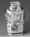 A CHINESE FAMILLE VERTE VASE, 19TH CENTURY