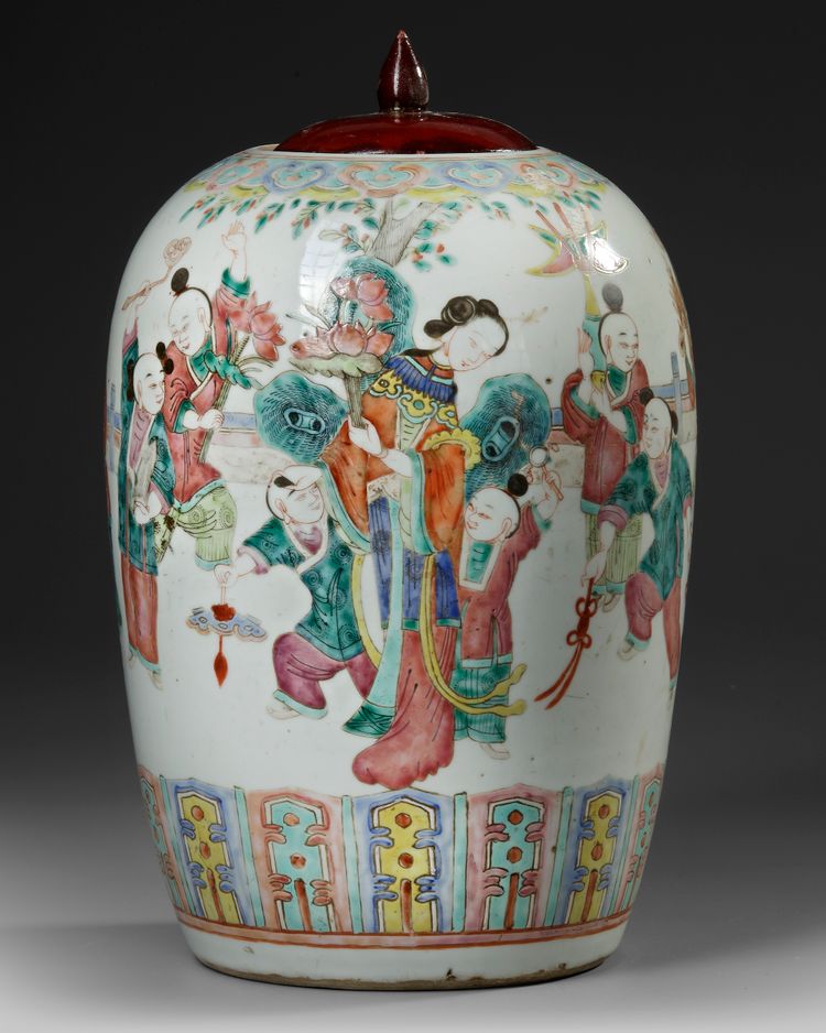 CHINESE FAMILLE ROSE JAR WITH WOODEN COVER, 19TH CENTURY