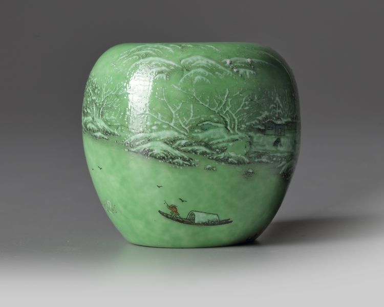A Chinese green-ground grisaille-decorated waterpot