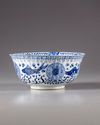 A CHINESE BLUE AND WHITE BOWL, 19TH CENTURY