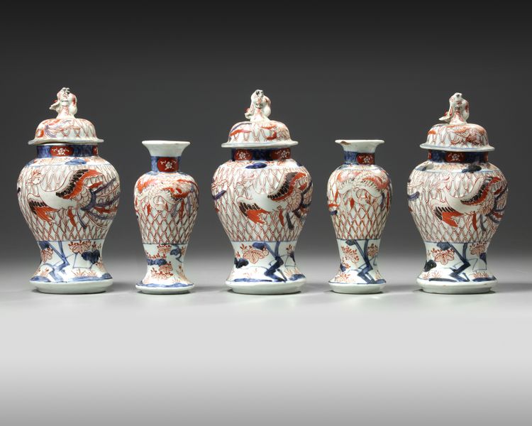 A JAPANESE FIVE-PIECE IMARI GARNITURE, 17TH CENTURY