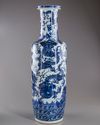 A LARGE CHINESE BLUE AND WHITE 'DRAGON' VASE 20TH CENTURY