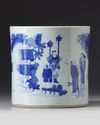 A CHINESE BLUE AND WHITE BRUSH POT