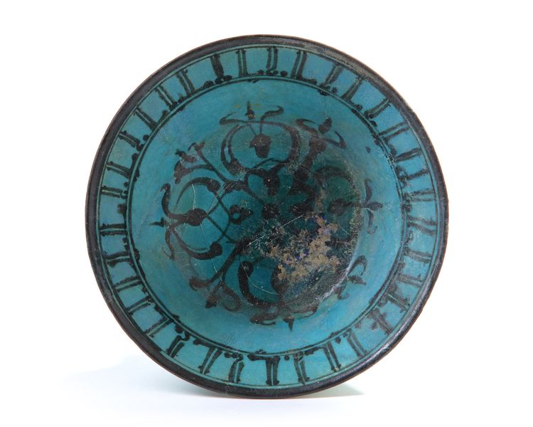 A RAQQA TURQUOISE GLAZED POTTERY BOWL, SYRIA, 13TH-14TH CENTURY