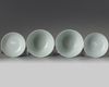 A PAIR OF CHINESE BLUE AND WHITE 'DRAGON' BOWLS AND COVERS,QING DYNASTY (1644-1911)