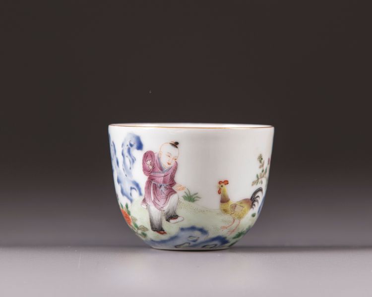 A small famille rose bowl