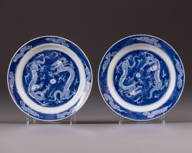 A pair of Chinese blue and white 'dragon' dishes