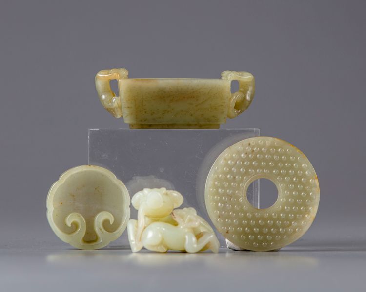 A group of four jade carvings (zijn vier verschillende lots geworden)