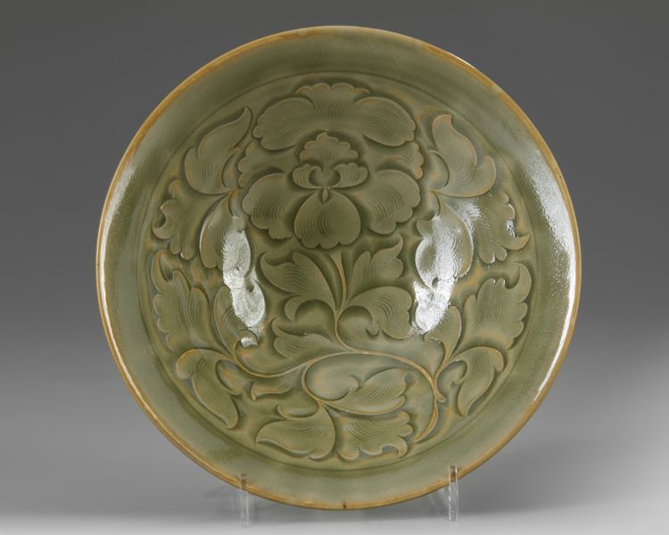 A CHINESE YAOZHOU-STYLE CELADON GLAZED CONICAL BOWL, QING DYNASTY (1644–1911)