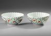 A PAIR OF JAPANESE IMARI BOWLS, 17TH CENTURY