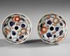 A PAIR OF JAPANESE IMARI CONTAINERS, CIRCA 1700-1720