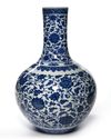 A CHINESE BLUE AND WHITE BOTTLE VASE, CHINA, 19TH-20TH CENTURY