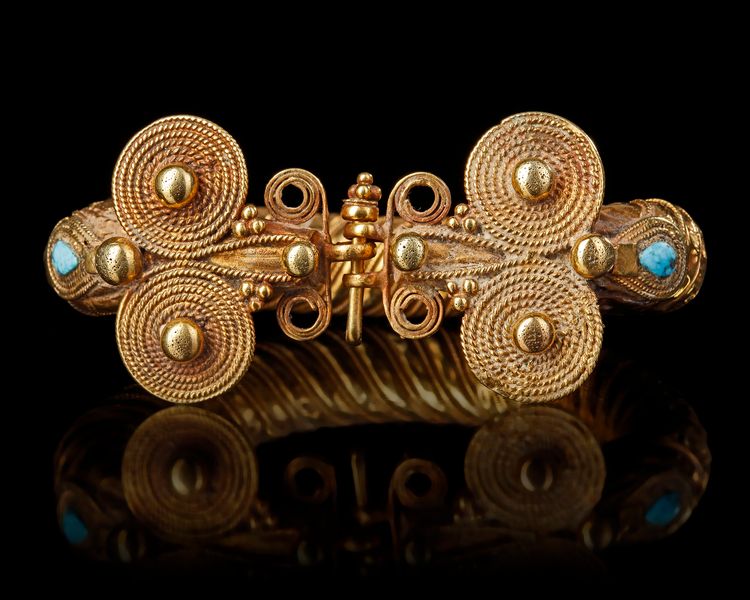 A SELJUK GOLD BRACELET,  PERSIA, 11TH- 12TH CENTURY