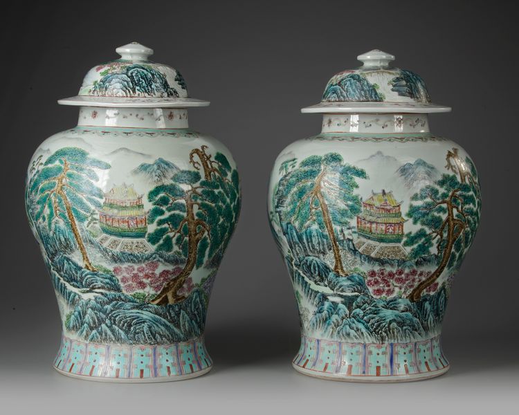 A PAIR OF CHINESE FAMILLE ROSE VASES WITH COVERS, 20TH CENTURY