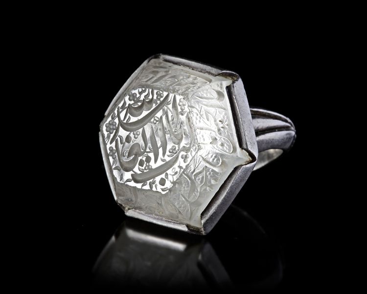 A CRYSTAL SILVER RING, PERSIA, 19TH CENTURY