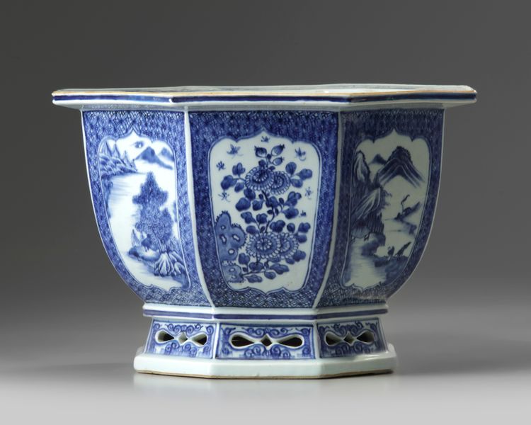 A Chinese blue and white octagonal jardinière