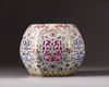 A CHINESE CELADON GROUND FAMILLE ROSE PORCELAIN PILLOW, LATE QING DYNASTY (1644-1911)