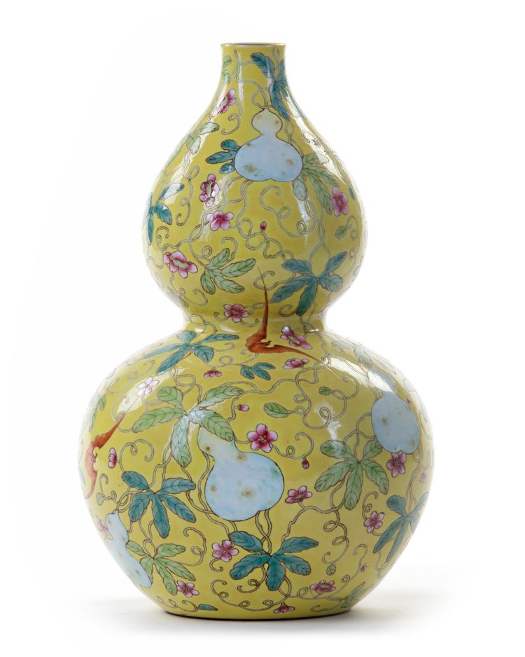 A CHINESE FAMILLE ROSE DOUBLE-GOURD VASE, CHINA, 19TH-20TH CENTURY