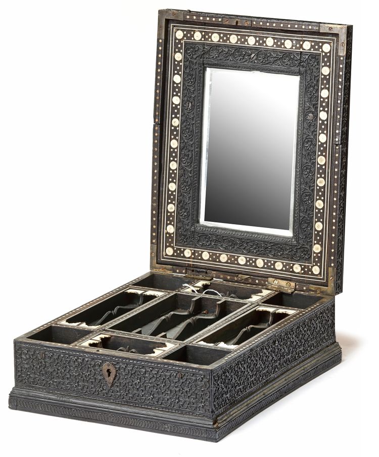 AN INDIAN BONE INLAID WOODEN BOX, 19TH CENTURY