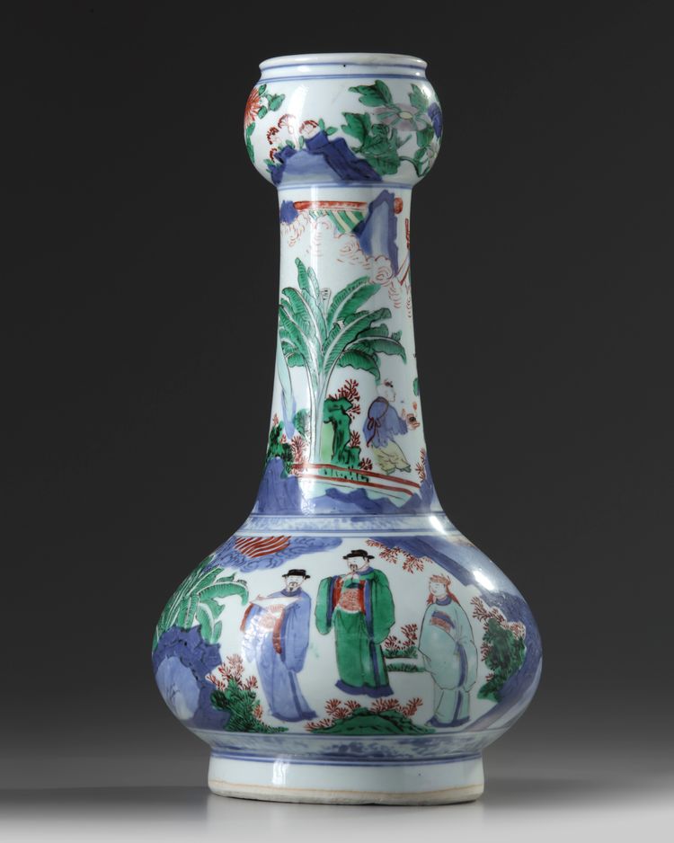A Chinese wucai garlic-head vase