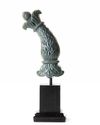 A MUGHAL JADE DAGGER HILT, 20TH CENTURY