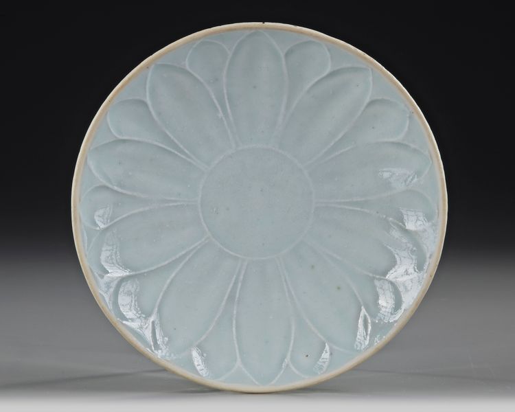 A CHINESE 'QINGBAI' FLOWER-FORM SAUCER DISH, SONG DYNASTY (960-1279)