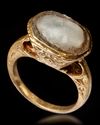 AN AGATE SEAL GOLD RING