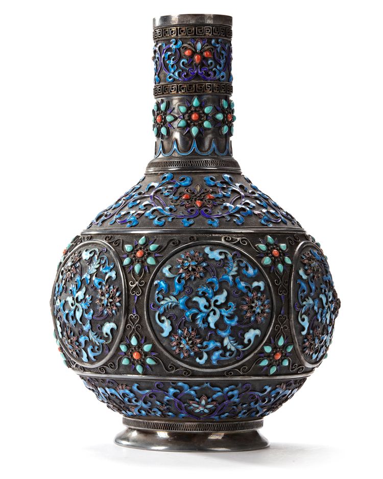 A CHINESE SILVER FILIGREE ENAMELLED BOTTLE VASE WITH TURQUOISE AND CORAL INLAY