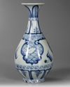 A CHINESE BLUE AND WHITE VASE, QING DYNASTY (1644–1911)