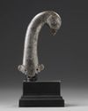 A MUGHAL PIGEON-SHAPED DAGGER HILT, INDIA, 18TH CENTURY