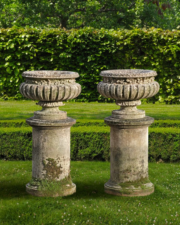 A  PAIR OF CARVED LIMESTONE GARDEN URNS, 20TH CENTURY