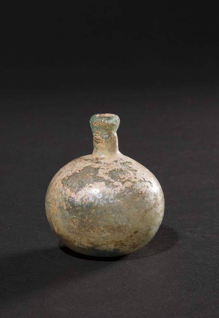 A SMALL GLOBULAR FLASK, SYRIA, 13TH CENTURY